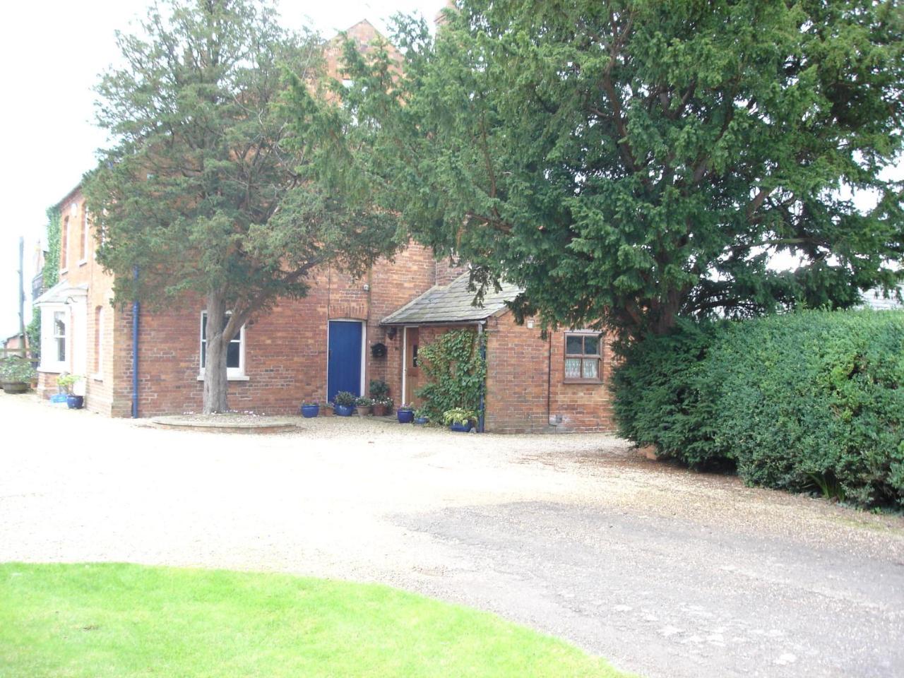 The Old Stables At Moulsoe Hotel Newport Pagnell Exterior photo
